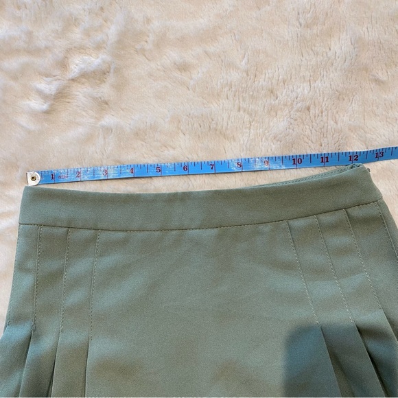 (4) ASOS DESIGN Mansy Suit 90s Kilt Pleated Mini Skirt Sage Green Pastel Small - Picture 3 of 7